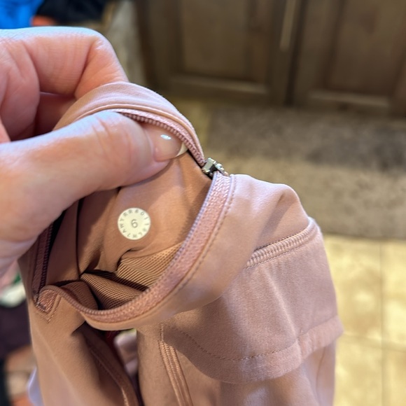 SOLD NWOT lululemon speed shorts 6 - Picture 2 of 3